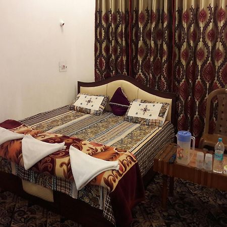 Fabulous Kashmir Srinagar Hotel Екстериор снимка