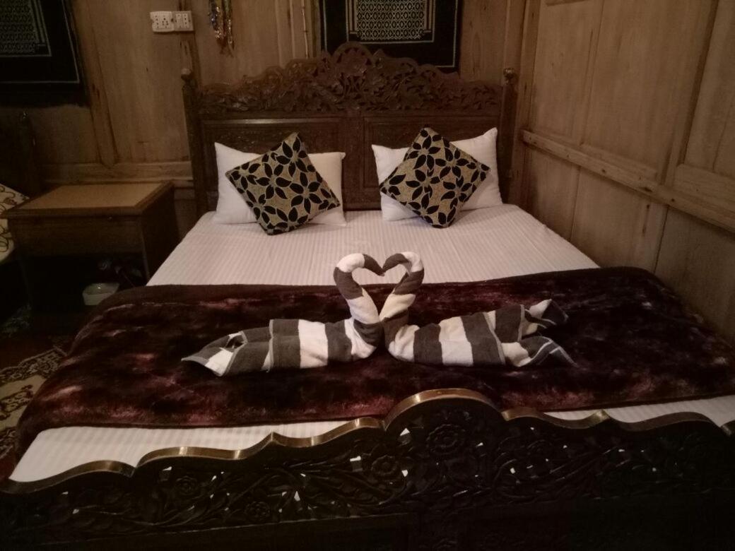 Fabulous Kashmir Srinagar Hotel Екстериор снимка