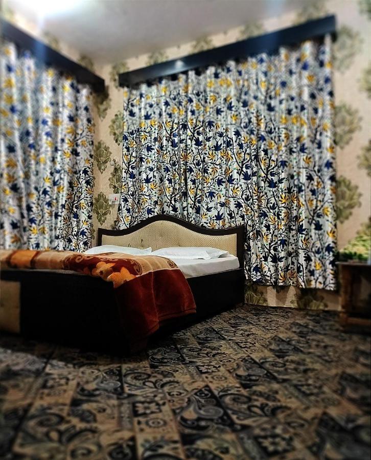 Fabulous Kashmir Srinagar Hotel Екстериор снимка