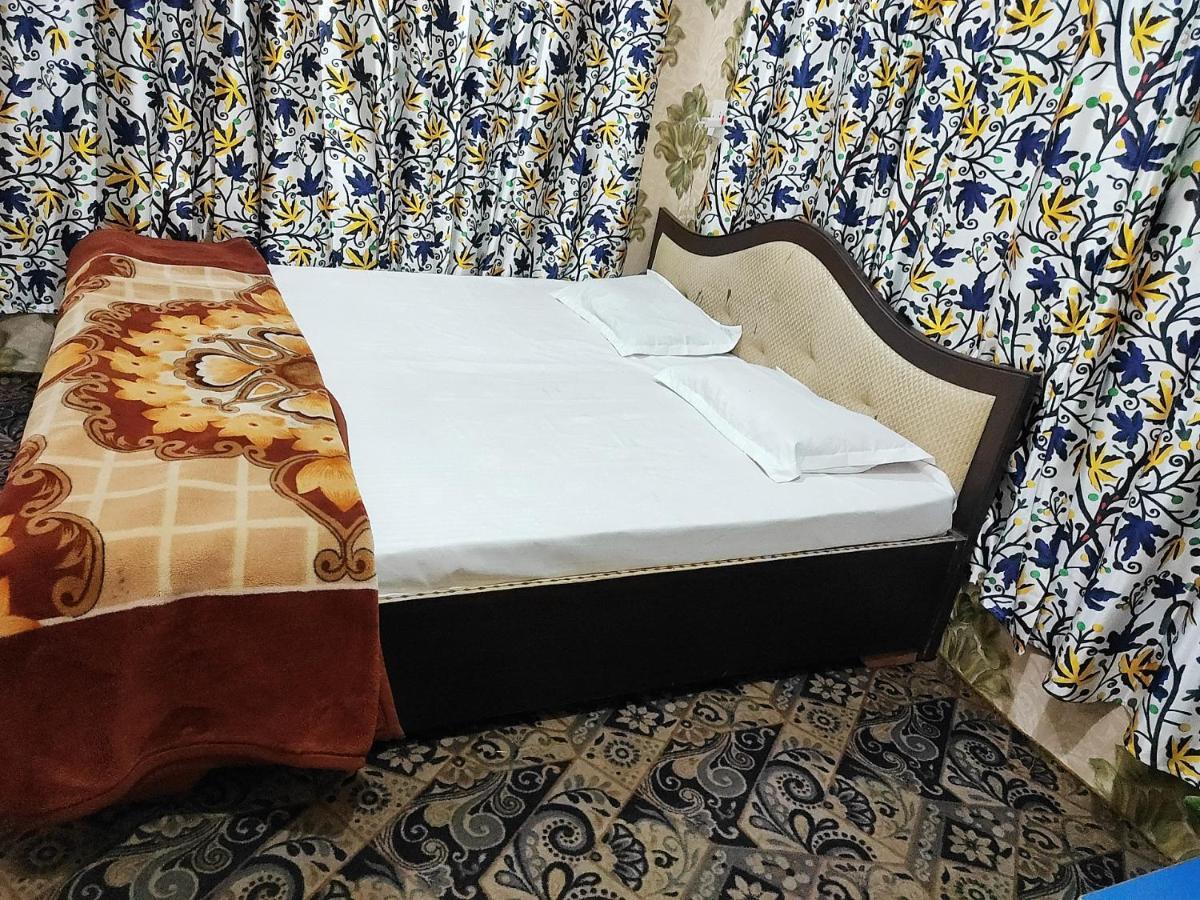 Fabulous Kashmir Srinagar Hotel Екстериор снимка