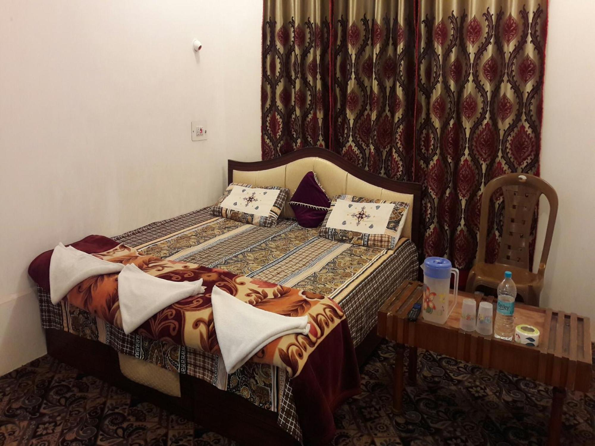 Fabulous Kashmir Srinagar Hotel Екстериор снимка